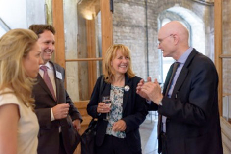 Dr. Claudia Friedrich, Prof. Karsten Dreinhöfer und Dr. Edelgard Bulmahn im Gespräch mit dem Dekan der Charité Prof. Axel Pries auf dem Sommerforum 2017